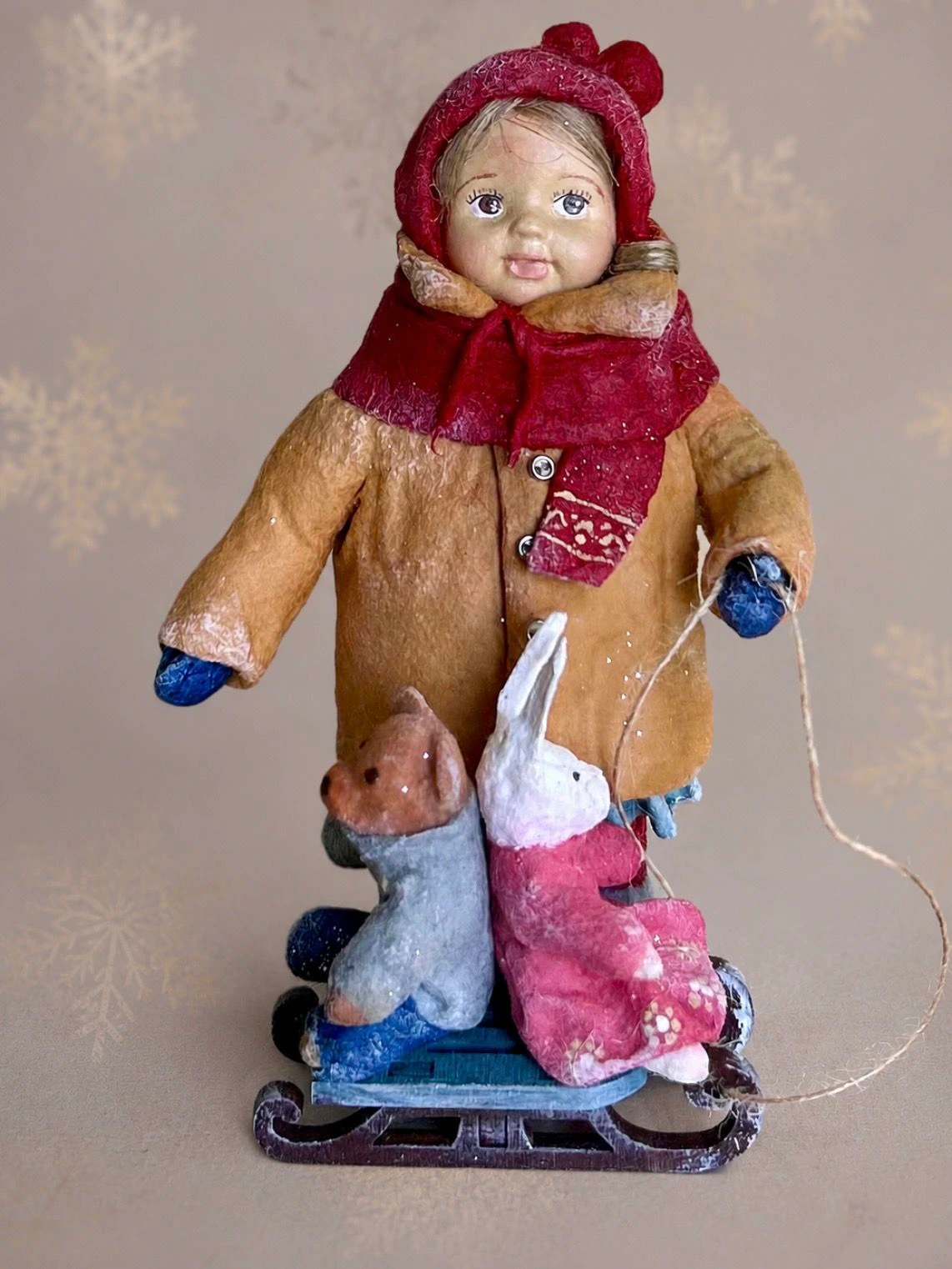Ватная новогодняя игрушка. Девочка с друзьями.