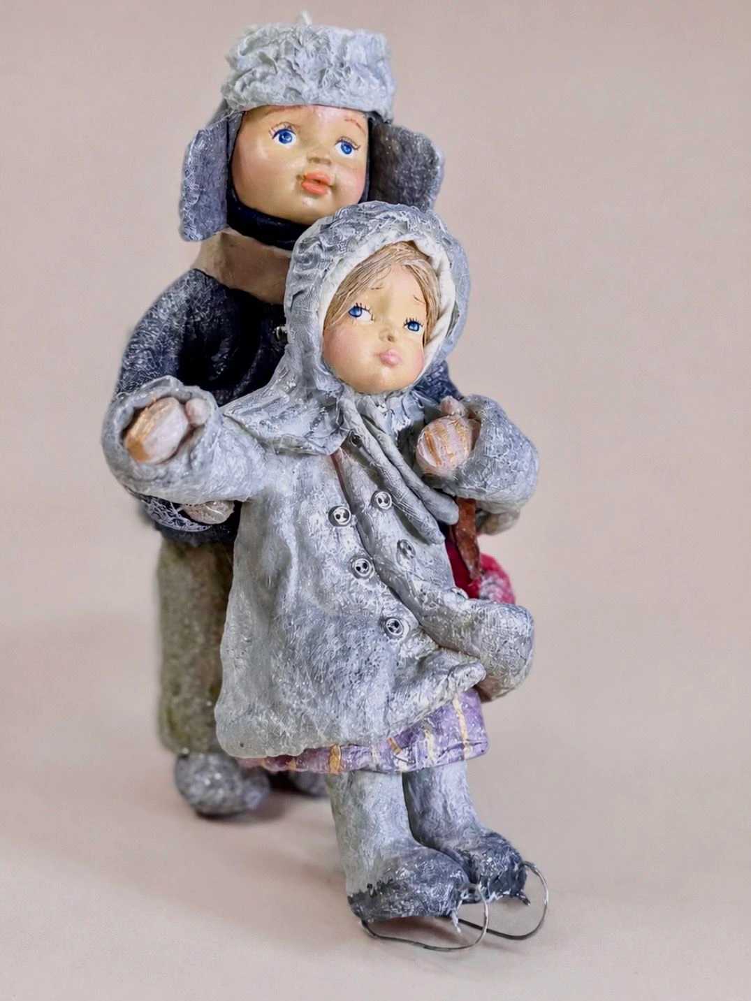 Ватная новогодняя игрушка. Друзья на катке.
